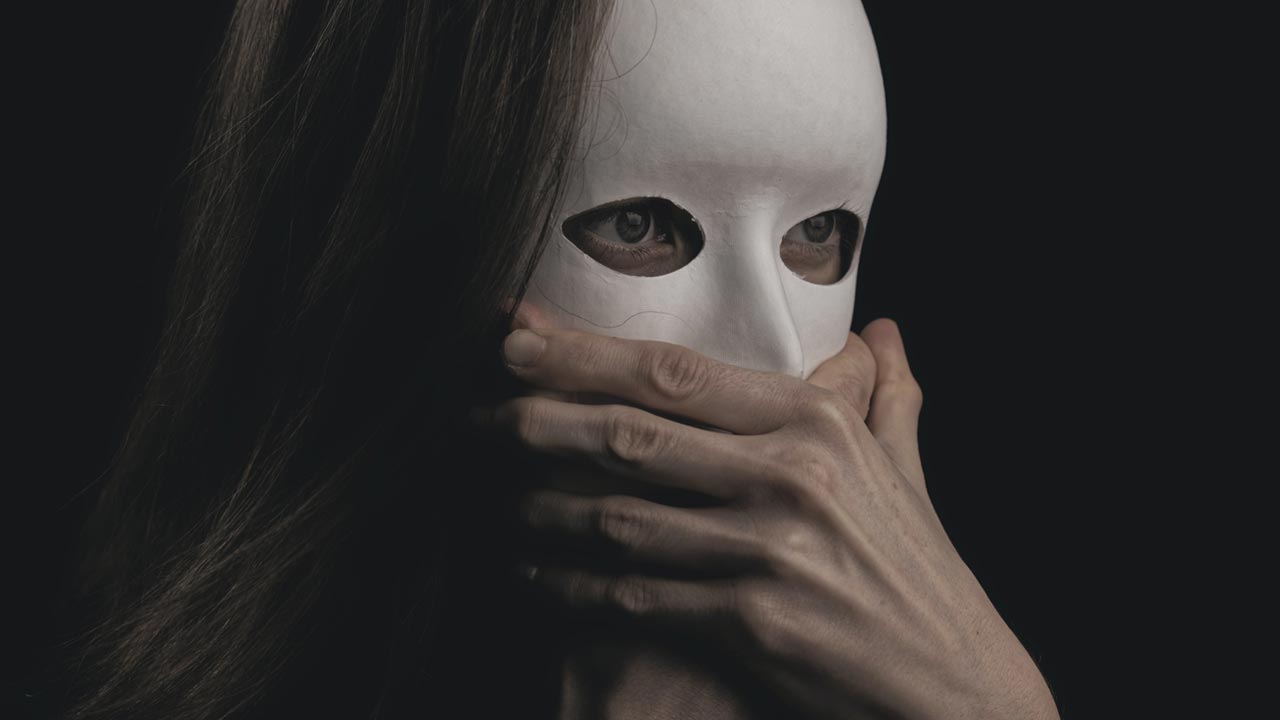 Woman In Mask Covering Mouth, How To Stop Being Controlling In A Relationship